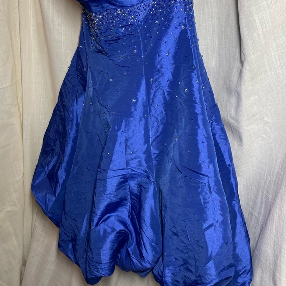 Dress - Picture 5 of 5